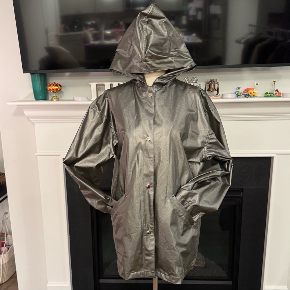 Chromatics by Totes Metallic Silver Hooded Rain Jacket – Size S